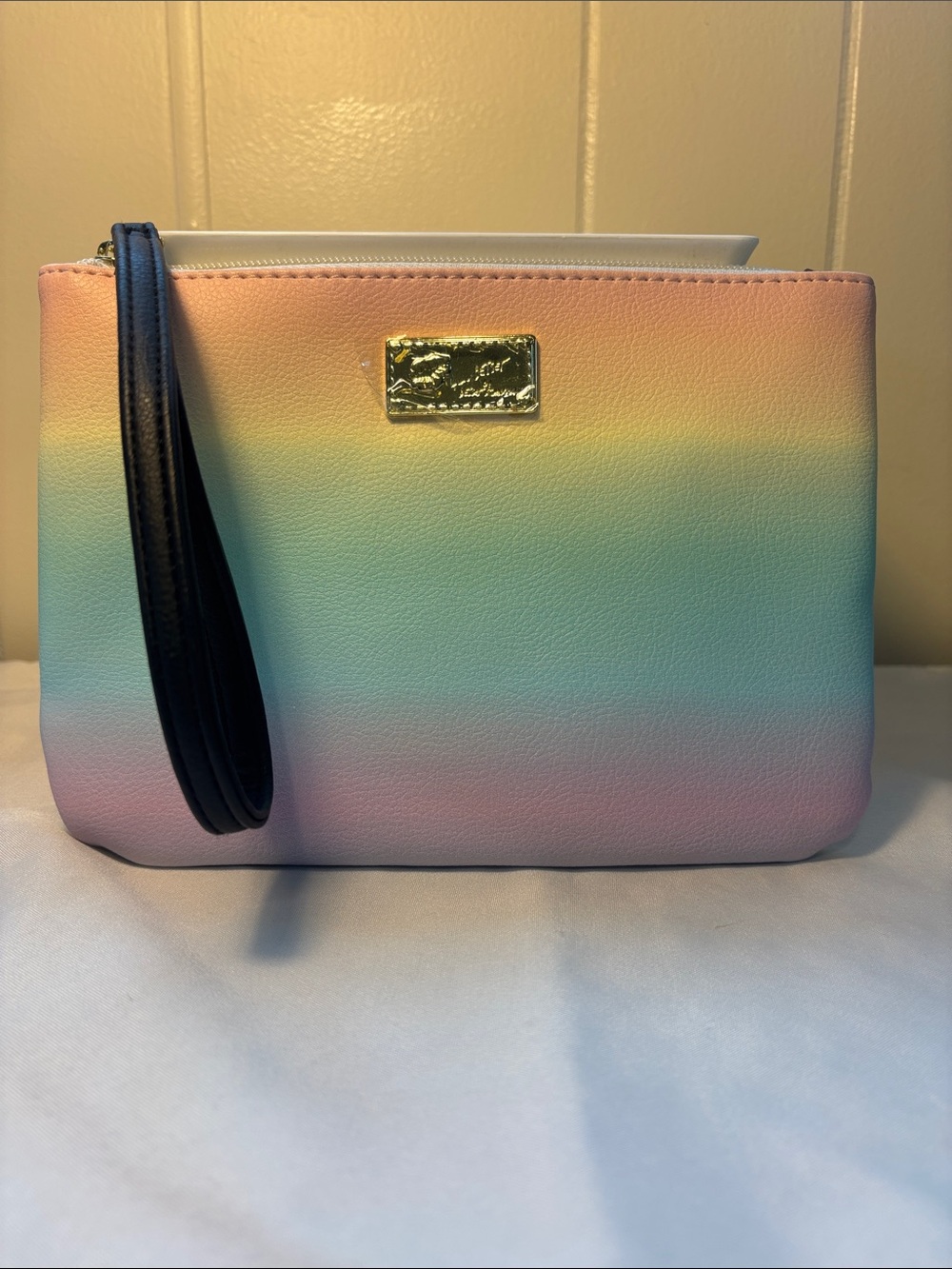 NWOT Luv Betsy Johnson Pastel Ombré Rainbow Crossbody Pouch Wristlet Full Set